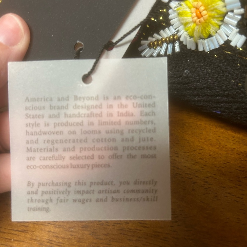 Sold America and Beyond bag. NWT. - Picture 5 of 7